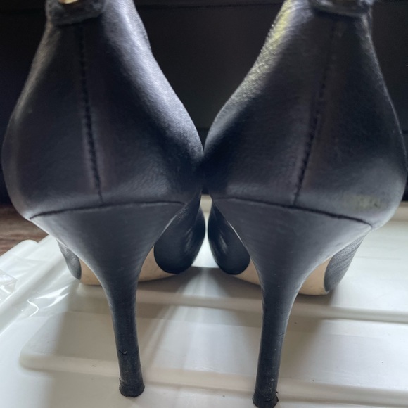 Michael Kors black leather pumps size 8.5 in very used condition (sold as-is!!!) - Picture 4 of 7